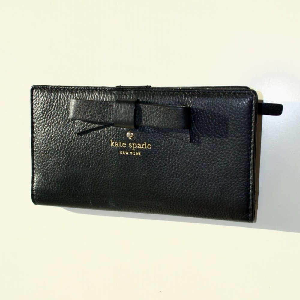 HP✨ Kate Spade Black Button Closure Wallet